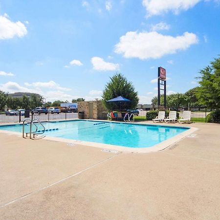 Econo Lodge Airport I-35 North Фармърс Бранч Екстериор снимка