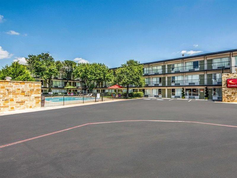 Econo Lodge Airport I-35 North Фармърс Бранч Екстериор снимка