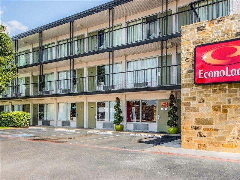 Econo Lodge Airport I-35 North Фармърс Бранч Екстериор снимка