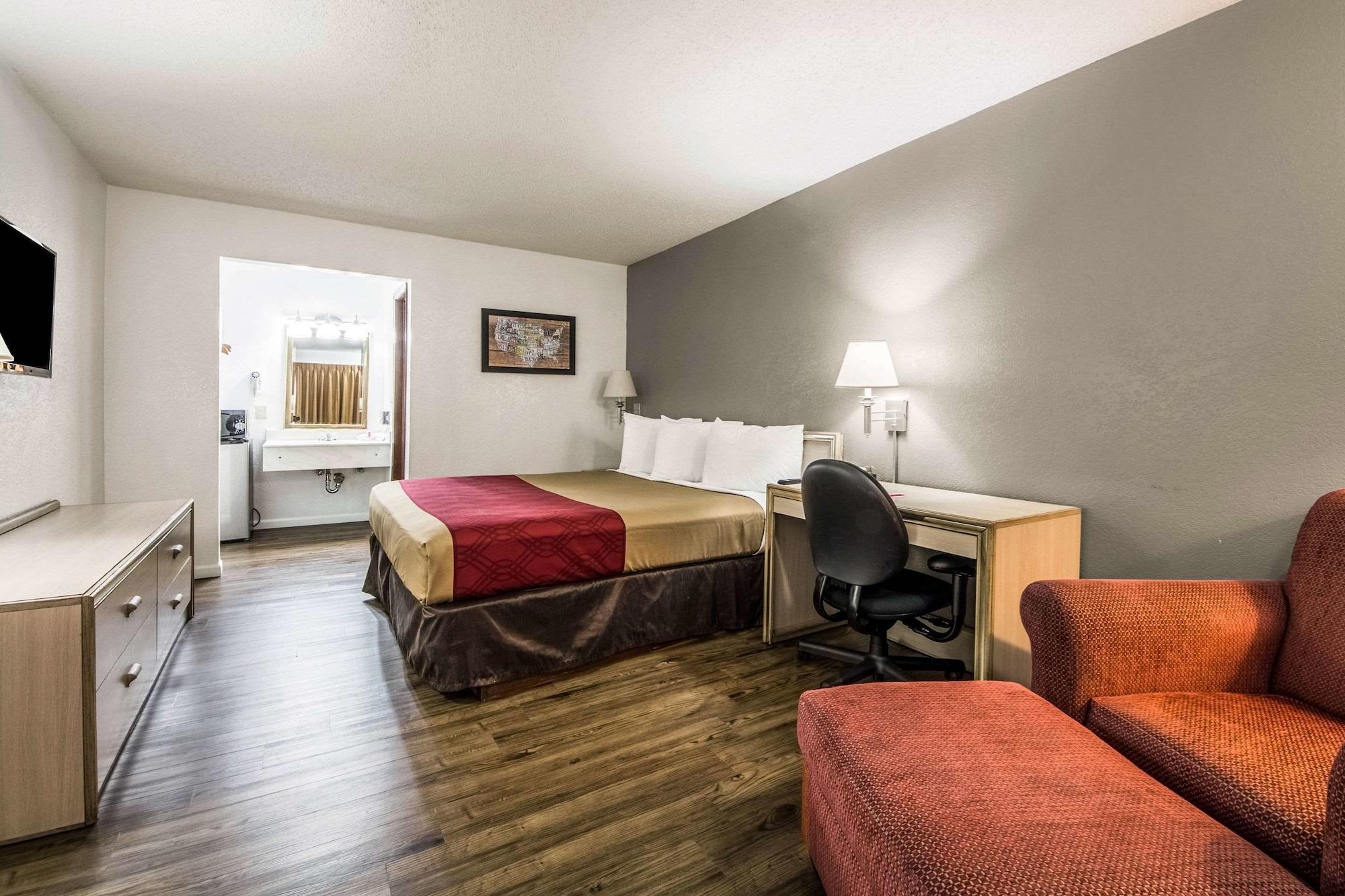 Econo Lodge Airport I-35 North Фармърс Бранч Екстериор снимка