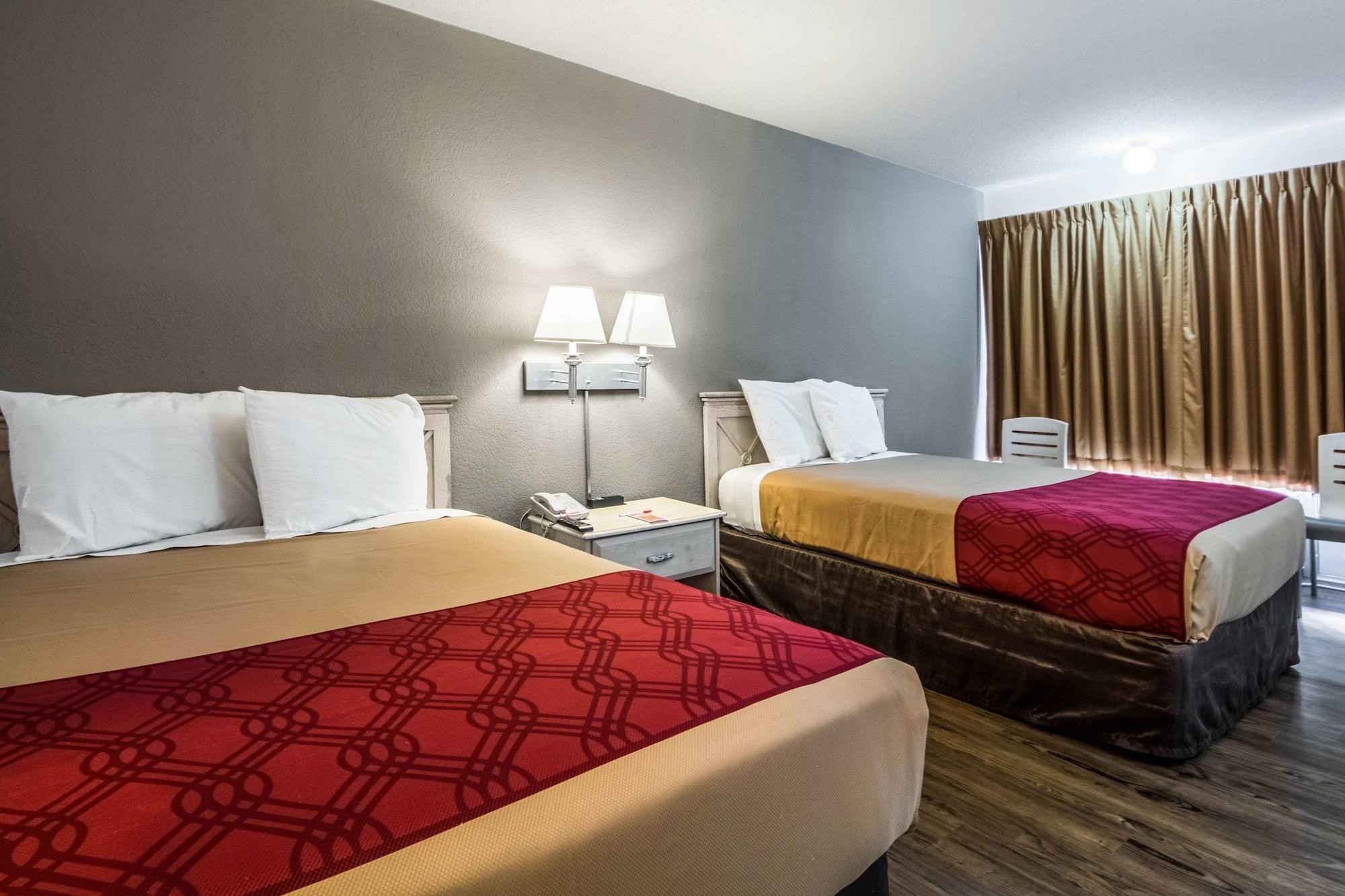 Econo Lodge Airport I-35 North Фармърс Бранч Екстериор снимка