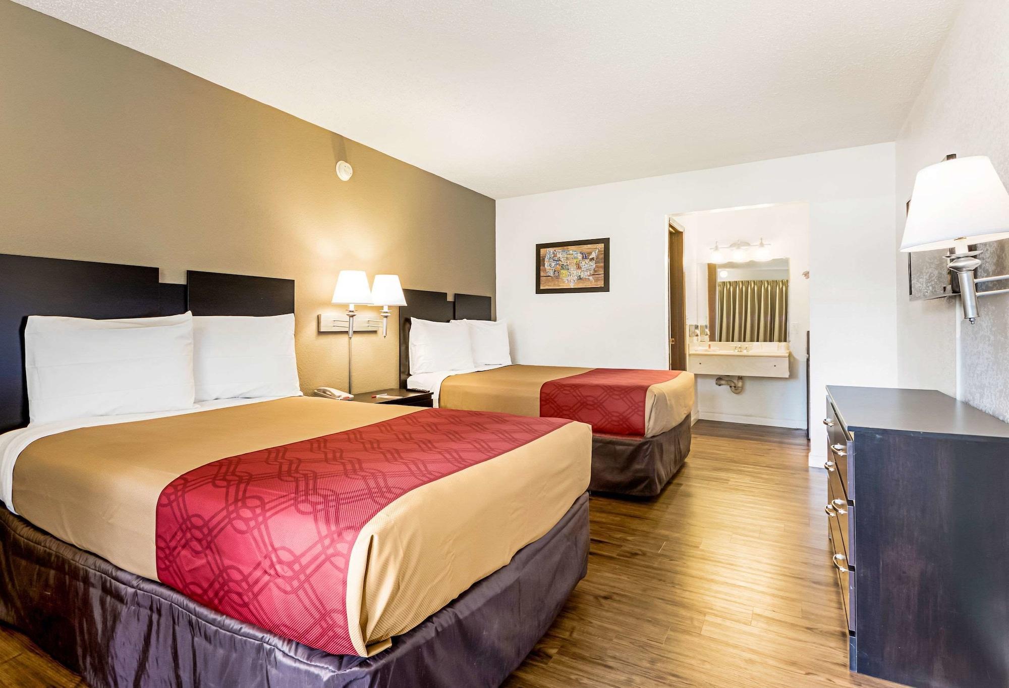 Econo Lodge Airport I-35 North Фармърс Бранч Екстериор снимка