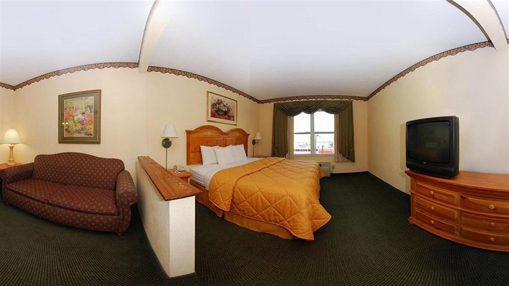 Econo Lodge Airport I-35 North Фармърс Бранч Екстериор снимка