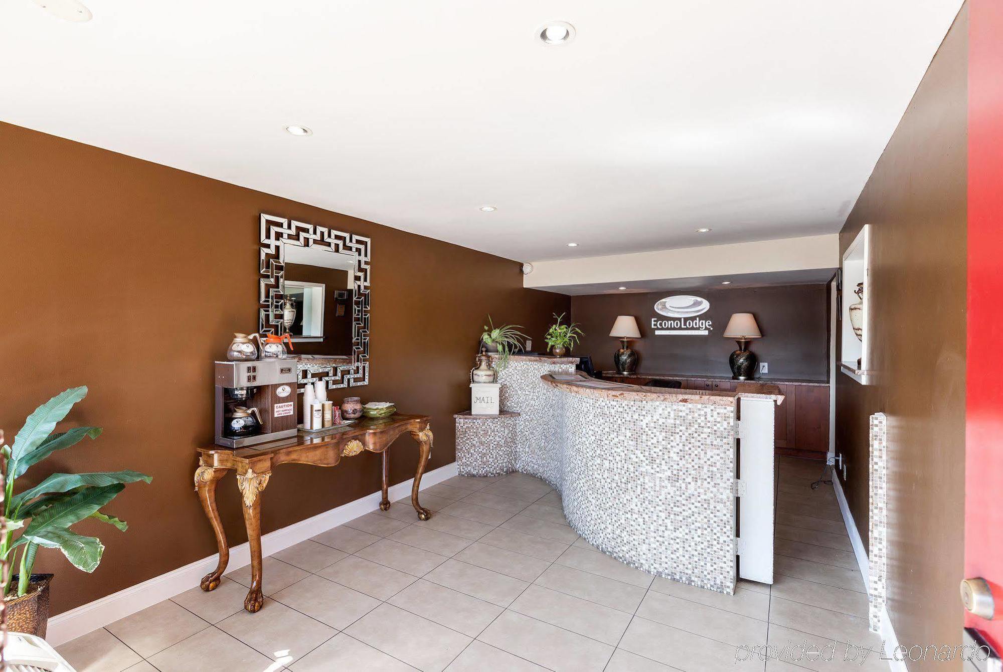 Econo Lodge Airport I-35 North Фармърс Бранч Екстериор снимка
