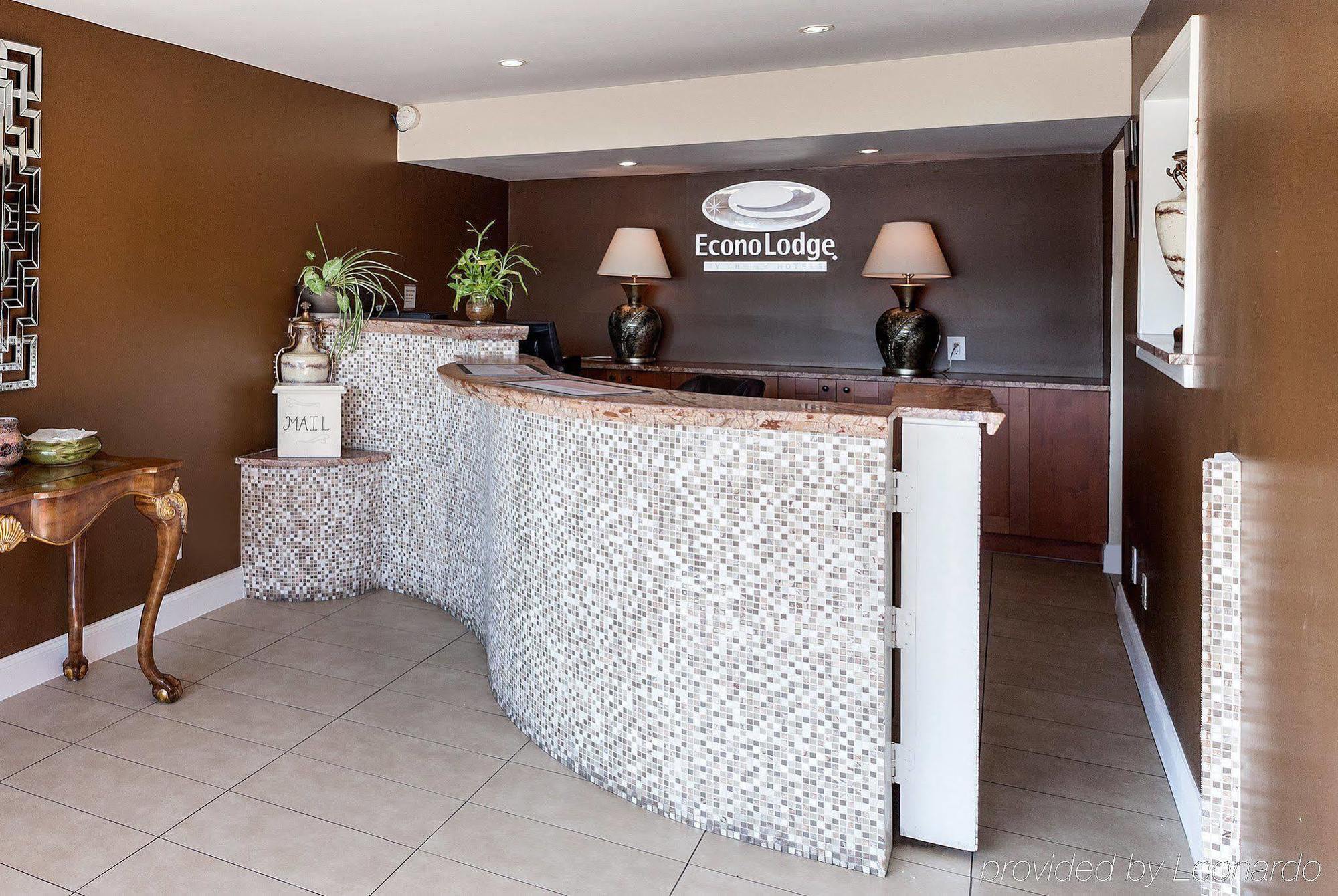 Econo Lodge Airport I-35 North Фармърс Бранч Екстериор снимка