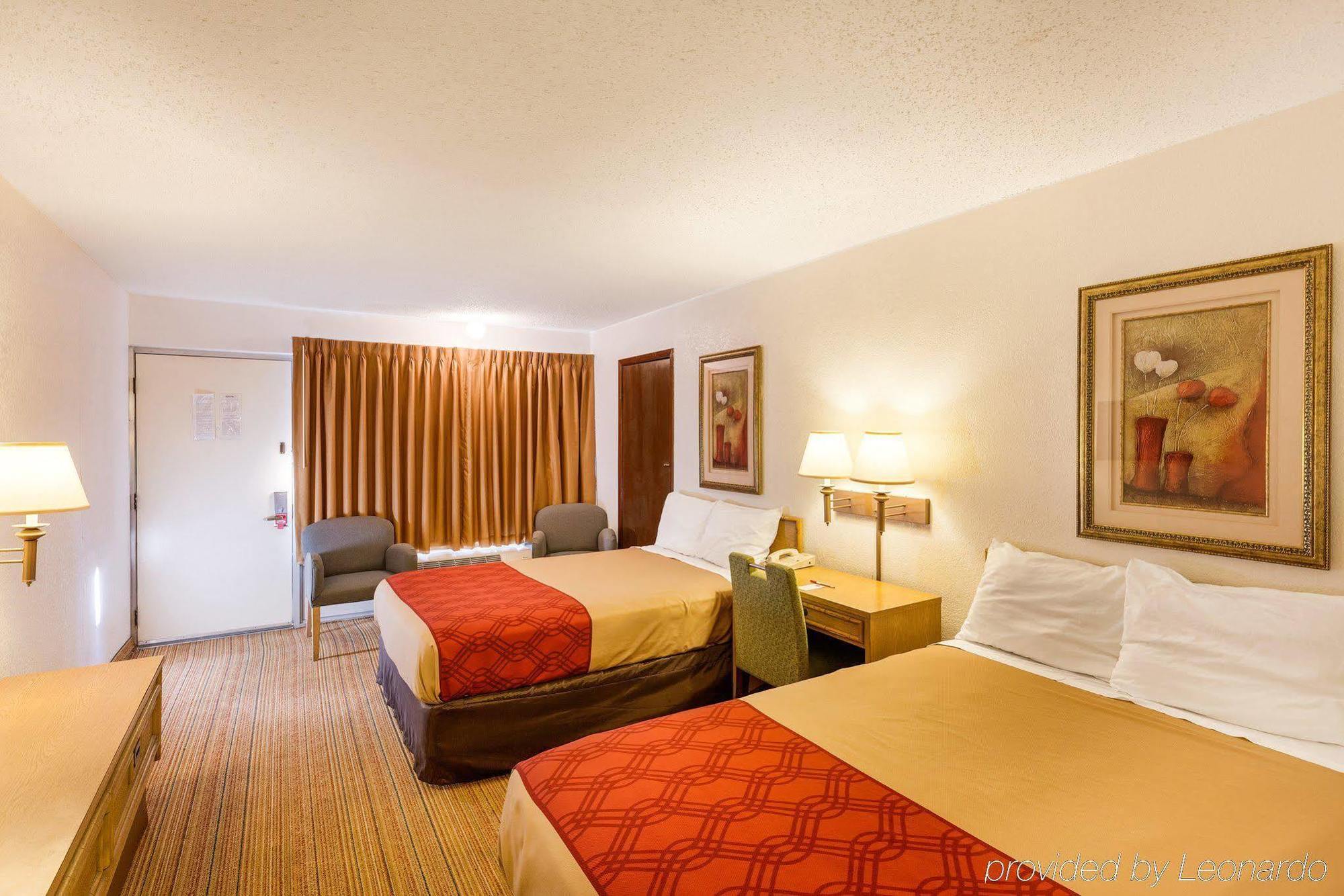 Econo Lodge Airport I-35 North Фармърс Бранч Екстериор снимка