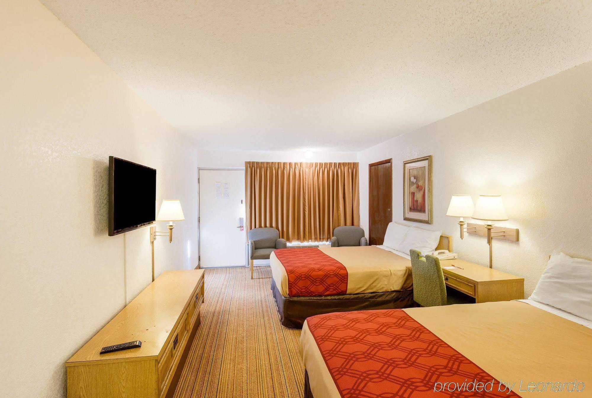 Econo Lodge Airport I-35 North Фармърс Бранч Екстериор снимка
