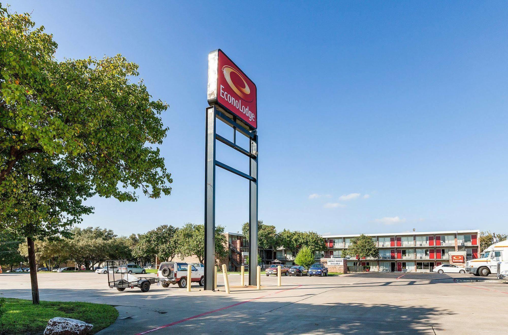 Econo Lodge Airport I-35 North Фармърс Бранч Екстериор снимка